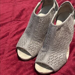 Life Stride Taupe Peep-Toe Heels